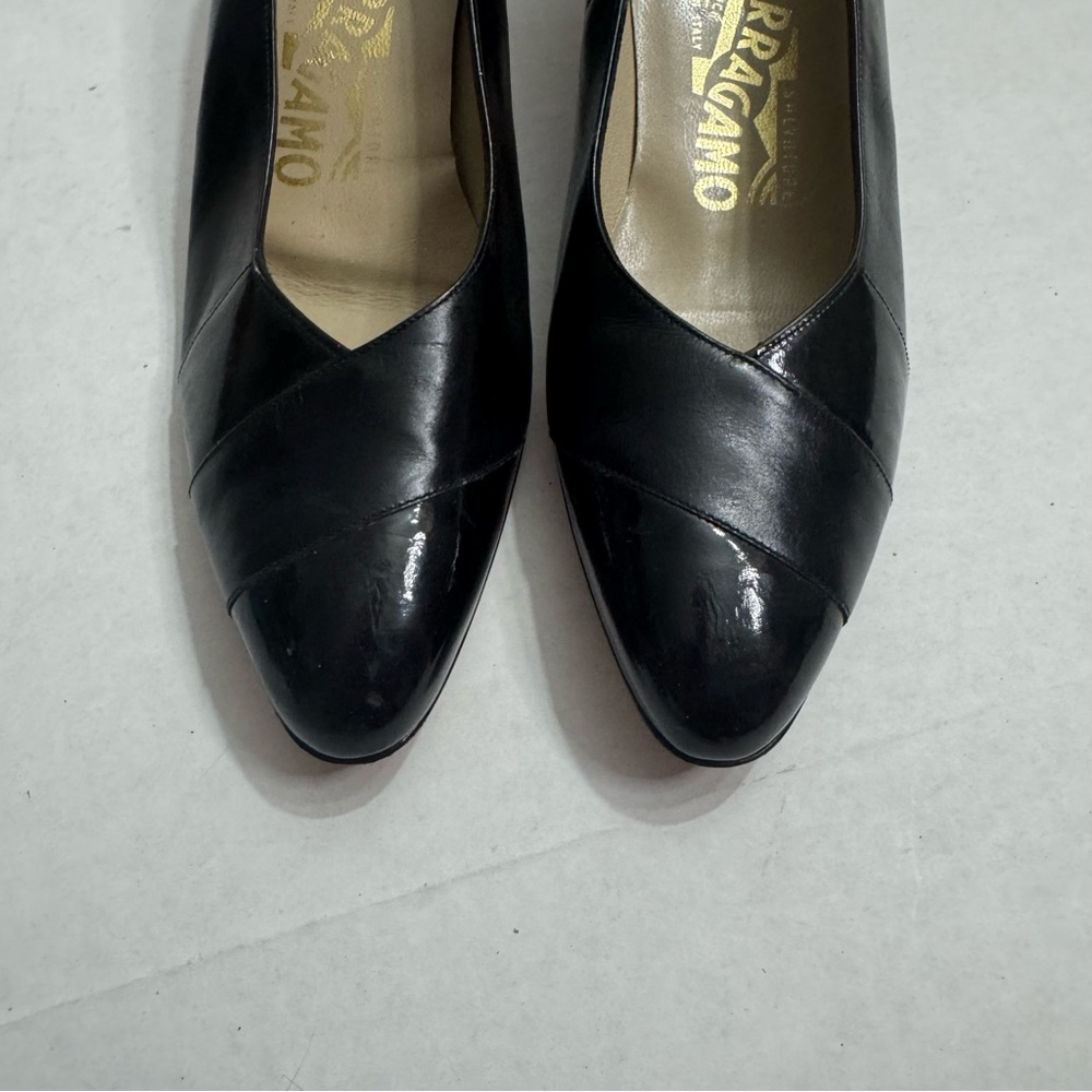Salvatore Ferragamo Black Leather Cap Toe Pumps Size 8AA Block Heel Italy - Picture 3 of 7